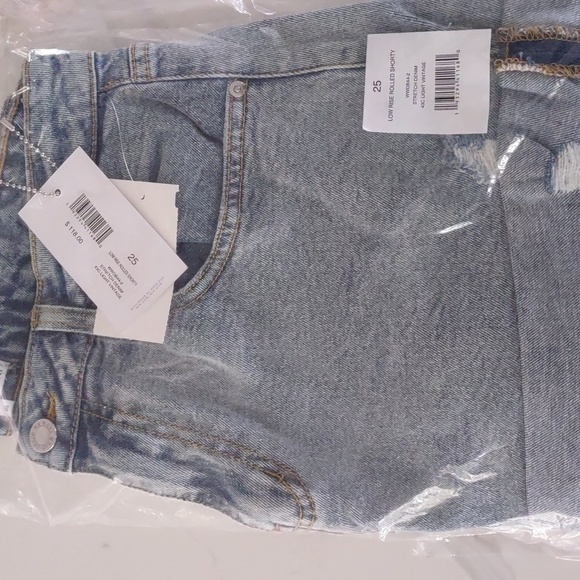 New WeWoreWhat Rolled Shorty Size 25 - Picture 6 of 10